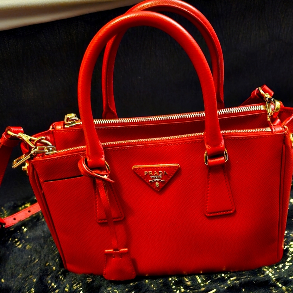 Medium Prada Galleria Saffiano leather bag
